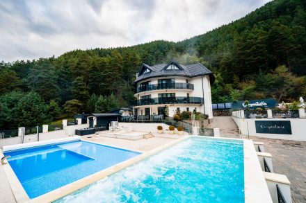 Galerie foto cazare hotel cu spa sibiu transilvania piscina iarna