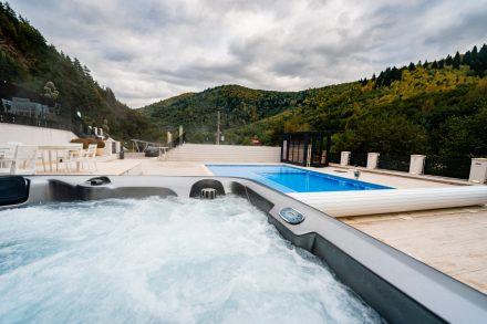 Galerie foto cazare hotel cu spa sibiu transilvania piscina iarna