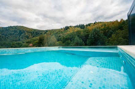 Galerie foto cazare hotel cu spa sibiu transilvania piscina iarna
