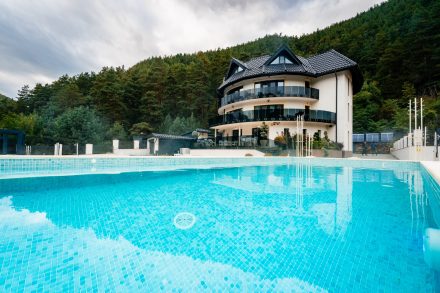 Galerie foto cazare hotel cu spa sibiu transilvania piscina iarna